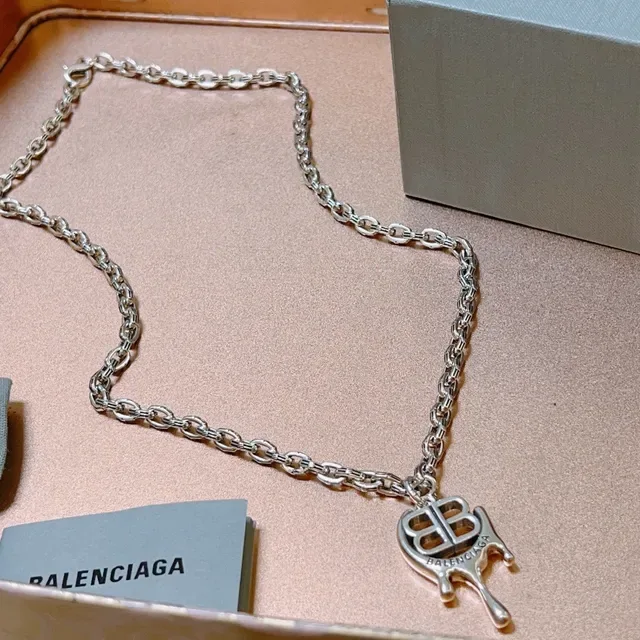 Balenciaga BB Melt चांदी की चेन हार 4
