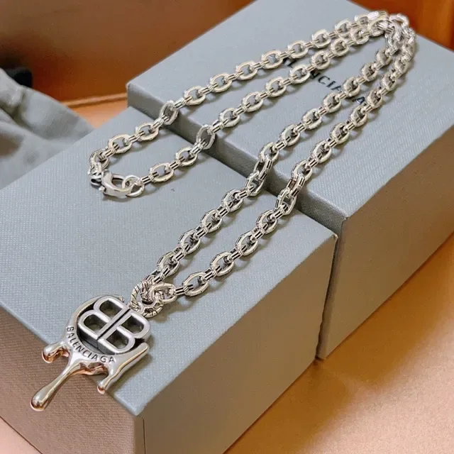 Balenciaga BB Melt चांदी की चेन हार 7