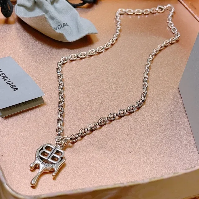 Balenciaga BB Melt चांदी की चेन हार 9