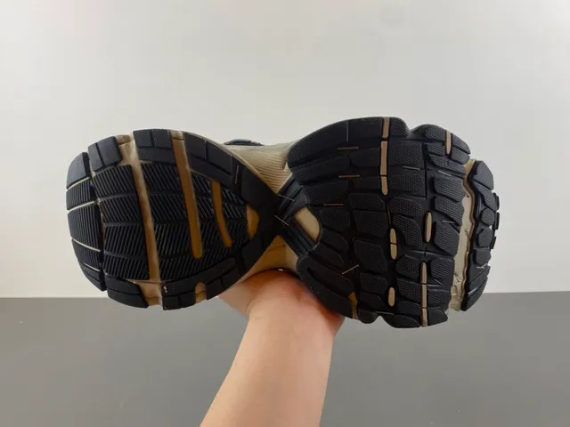 Balenciaga Beige Noir Sola Sculptée Overlays Synthétiques Métalliques Sneakers Chunky 9