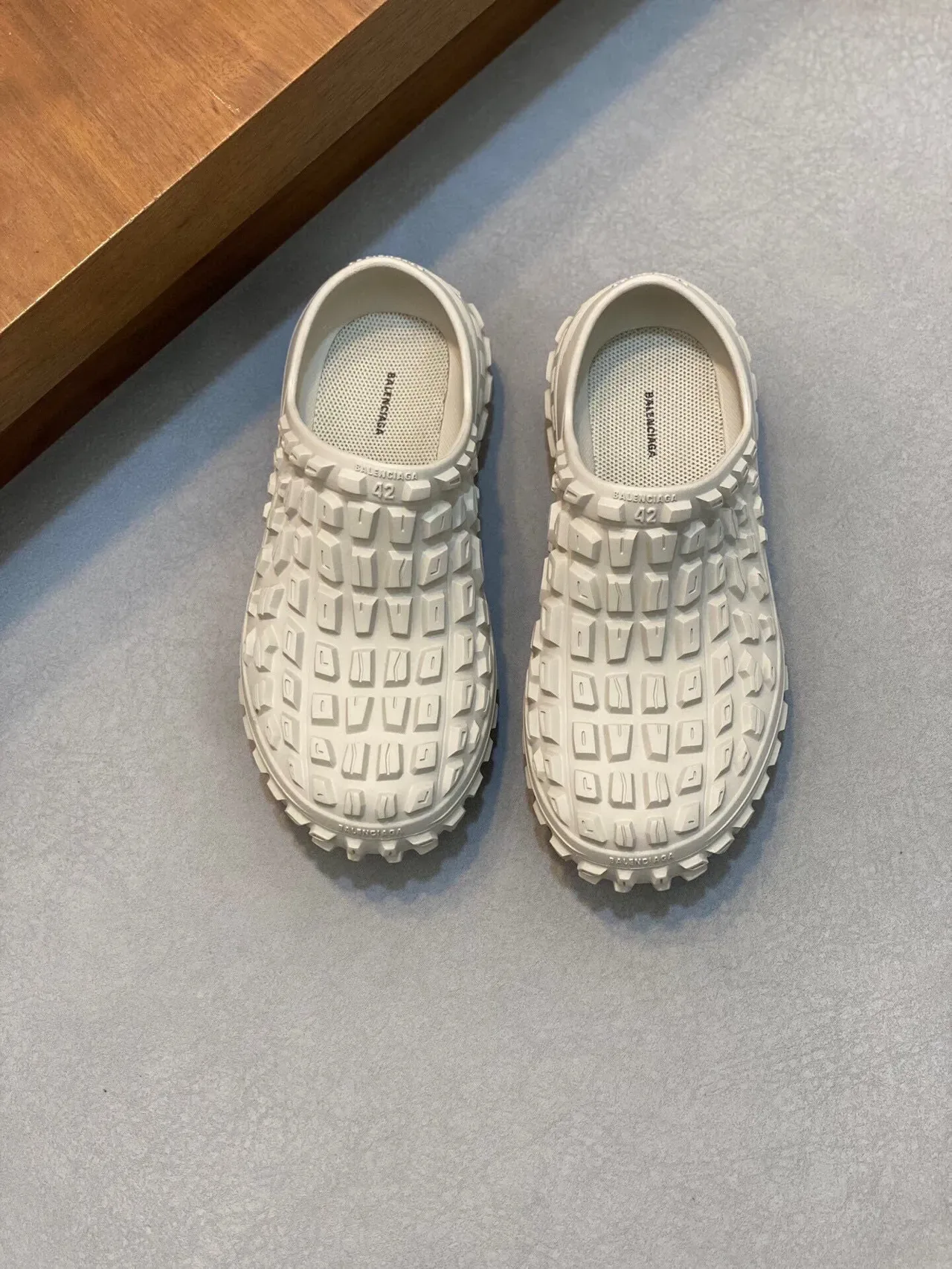 Balenciaga 米色 几何块状图案 模具橡胶 鞋面 木屐 2