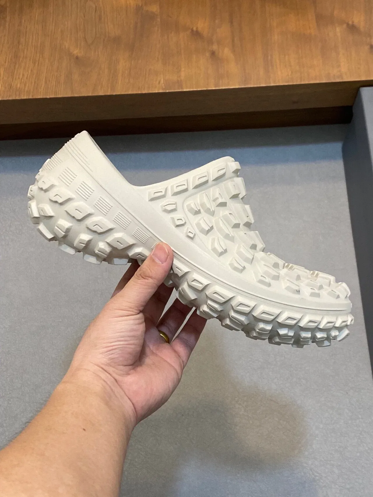 Balenciaga 米色 几何块状图案 模具橡胶 鞋面 木屐 4