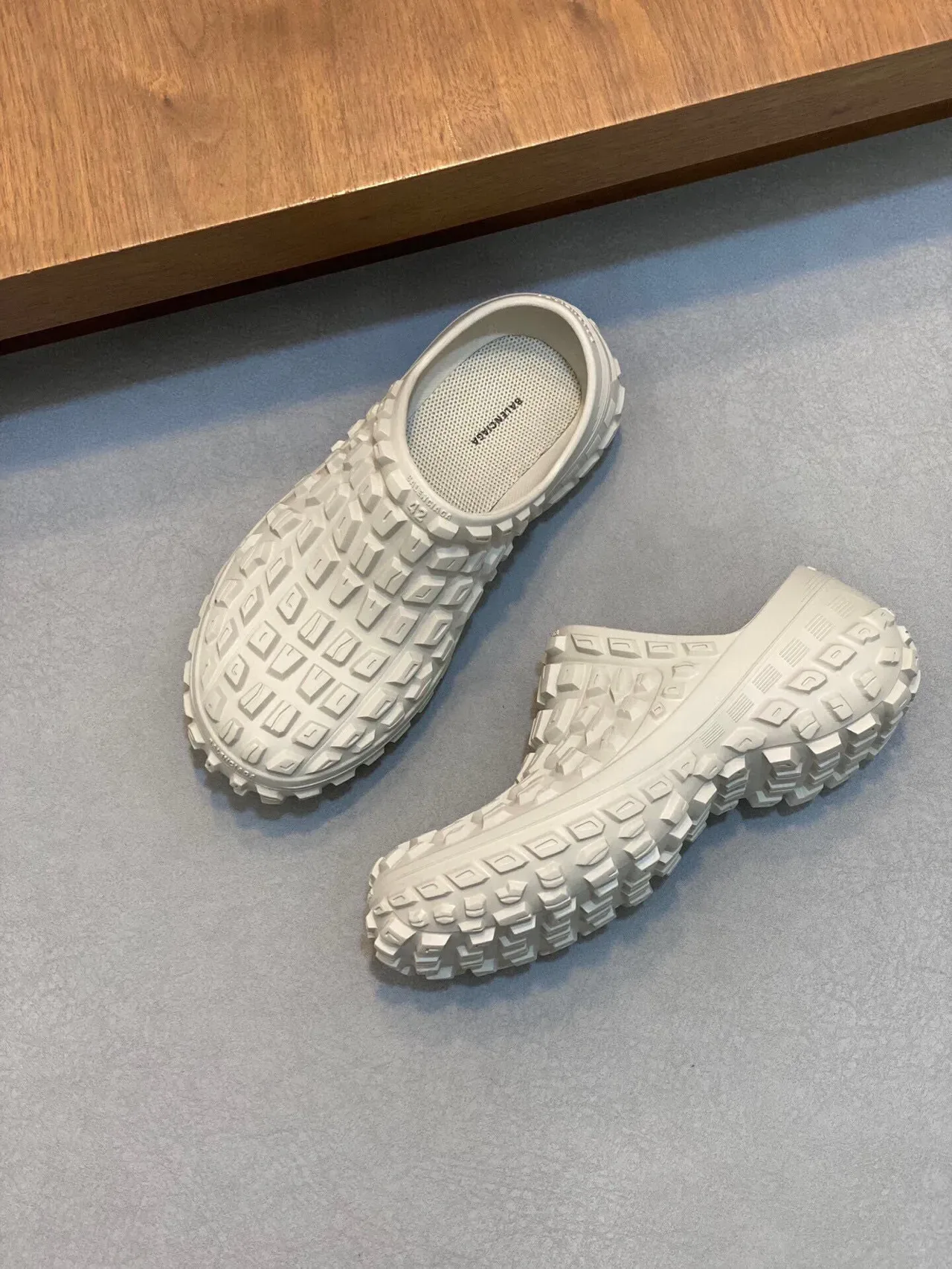 Balenciaga 米色 几何块状图案 模具橡胶 鞋面 木屐 5