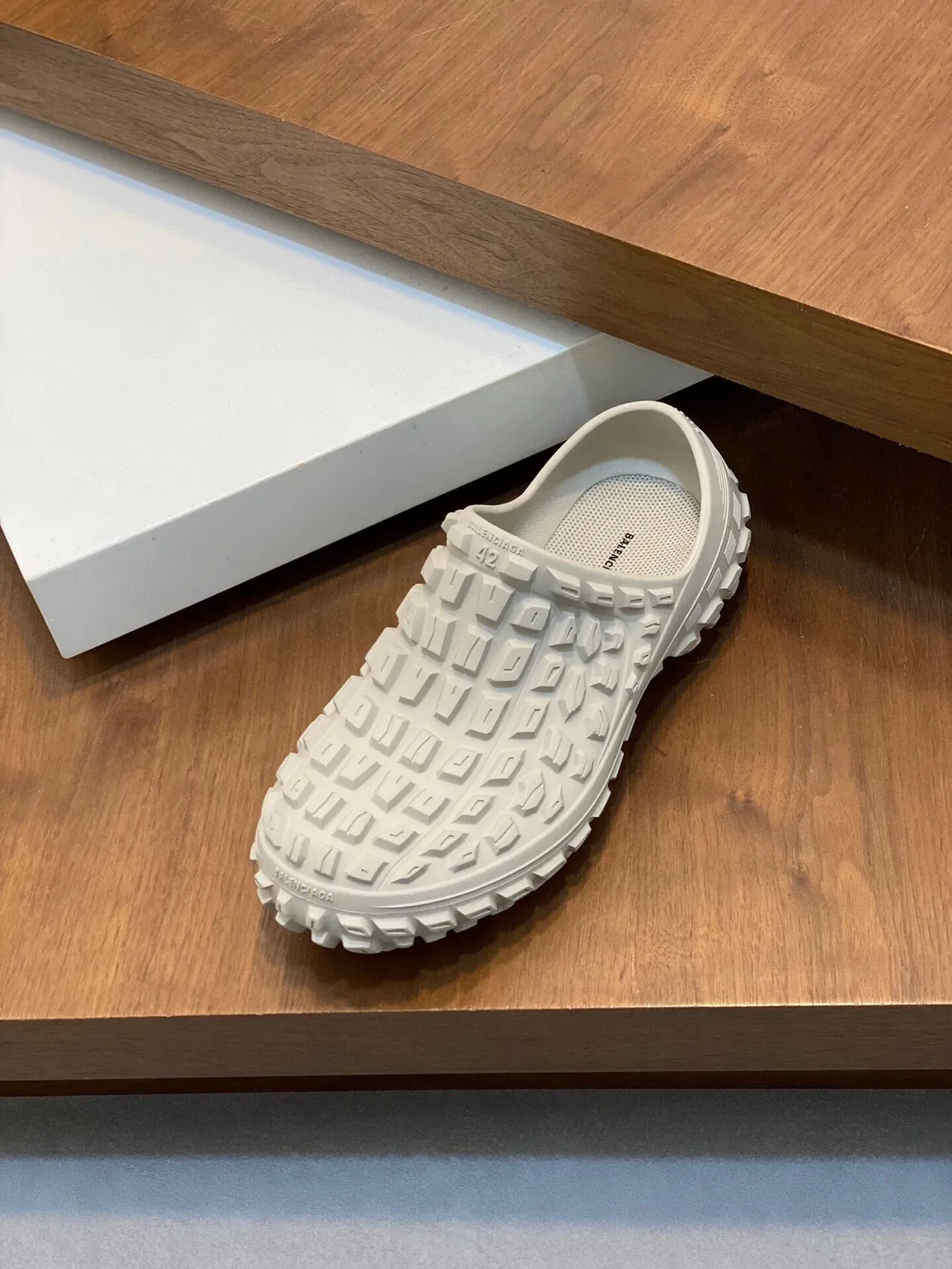 Balenciaga 米色 几何块状图案 模具橡胶 鞋面 木屐 6