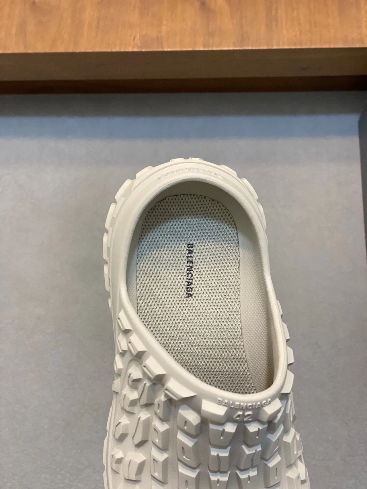 Balenciaga 米色 几何块状图案 模具橡胶 鞋面 木屐 7