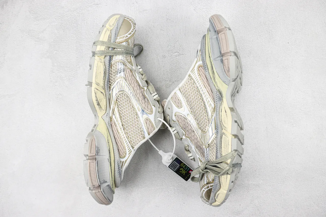 Balenciaga Defender Beige Gray semelle multicouche sculptée maille et construction de superposition synthétique sneakers chunky 2