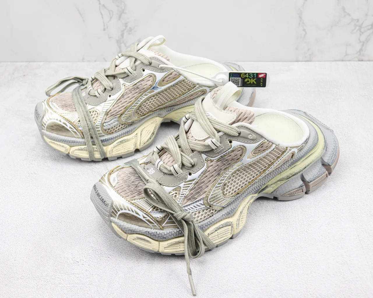 Balenciaga Defender Beige Gray semelle multicouche sculptée maille et construction de superposition synthétique sneakers chunky 4