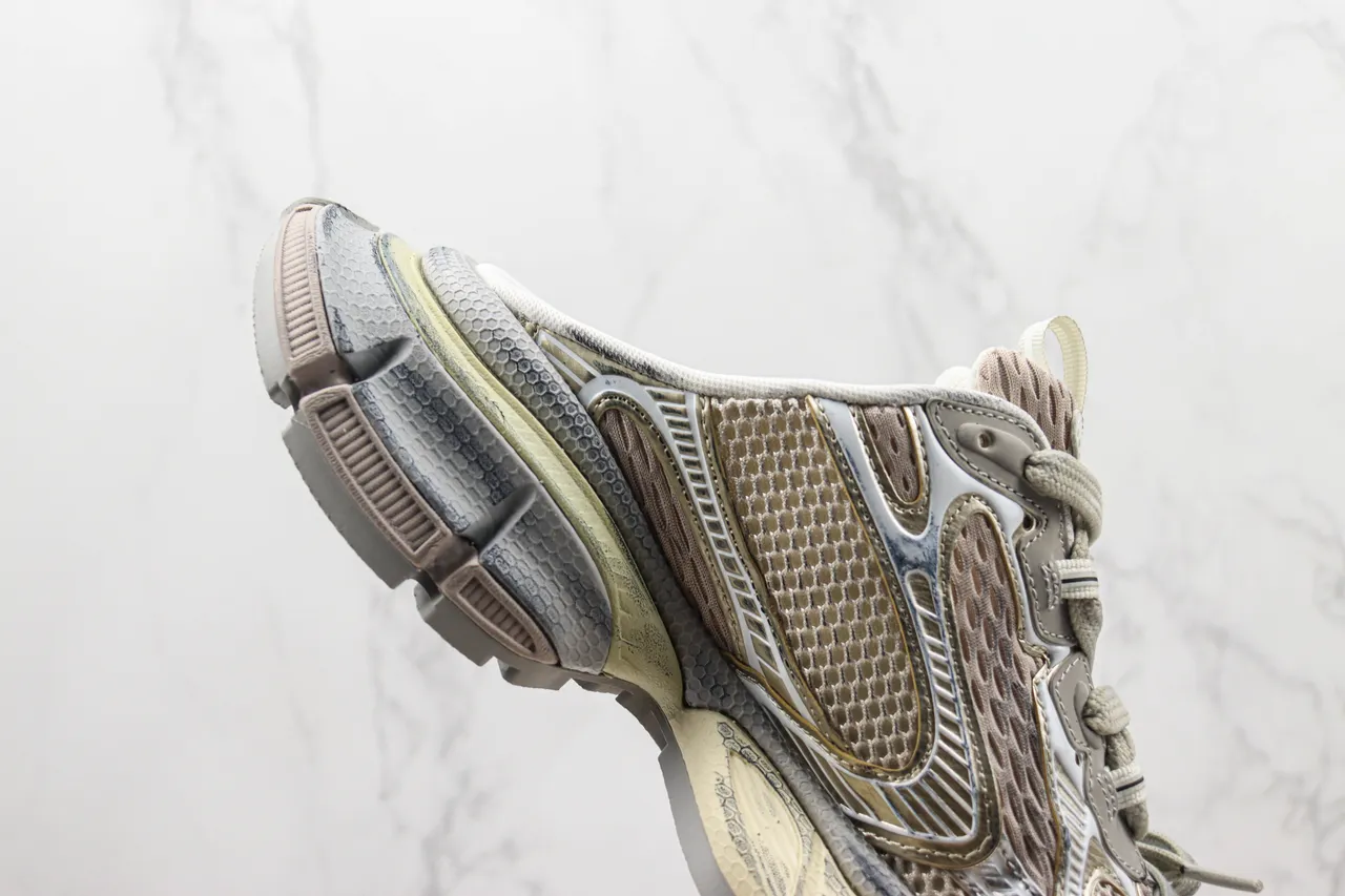 Balenciaga Defender Beige Gray semelle multicouche sculptée maille et construction de superposition synthétique sneakers chunky 5