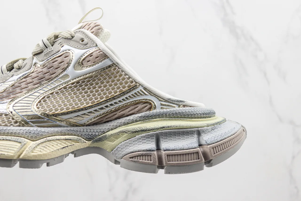 Balenciaga Defender Beige Gray semelle multicouche sculptée maille et construction de superposition synthétique sneakers chunky 7