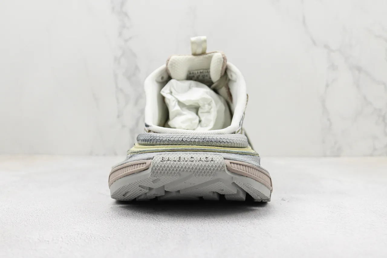 Balenciaga Defender Beige Gray semelle multicouche sculptée maille et construction de superposition synthétique sneakers chunky 9