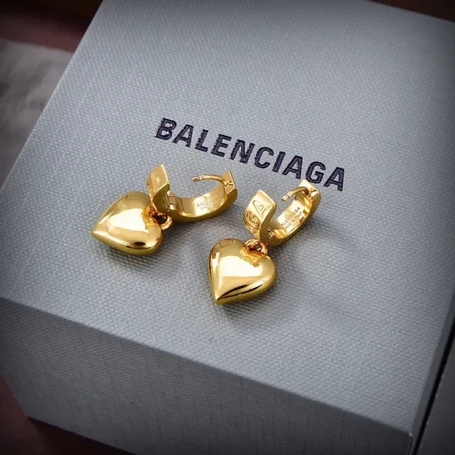Balenciaga Brincos charm de coração ouro prata gravados fecho cilíndrico 6