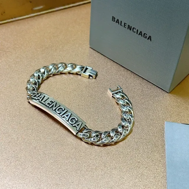 Balenciaga Logo Corrente Pulseira de Metal Prateado 6