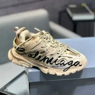 Balenciaga Runner बेज कर्सिव लॉगो चंकी स्नीकर