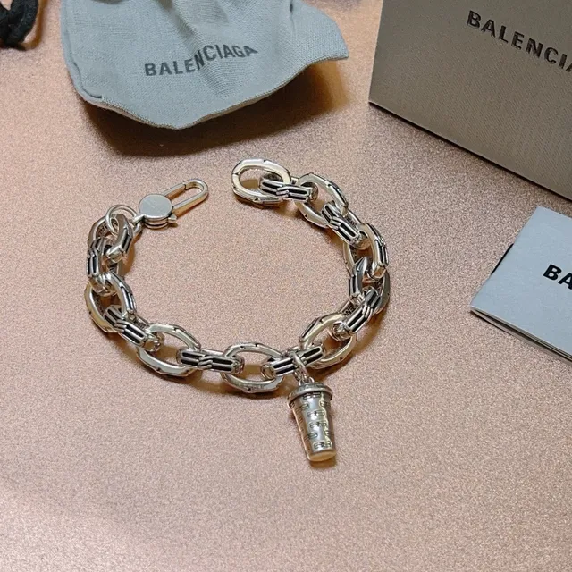 Balenciaga Bracelet Chaîne à Maillons Épaisses Argentées Noires avec Détails 9