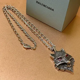 Colar Balenciaga Prata Vermelho Ornado com Cabeça de Lobo e Detalhes de Filigrana