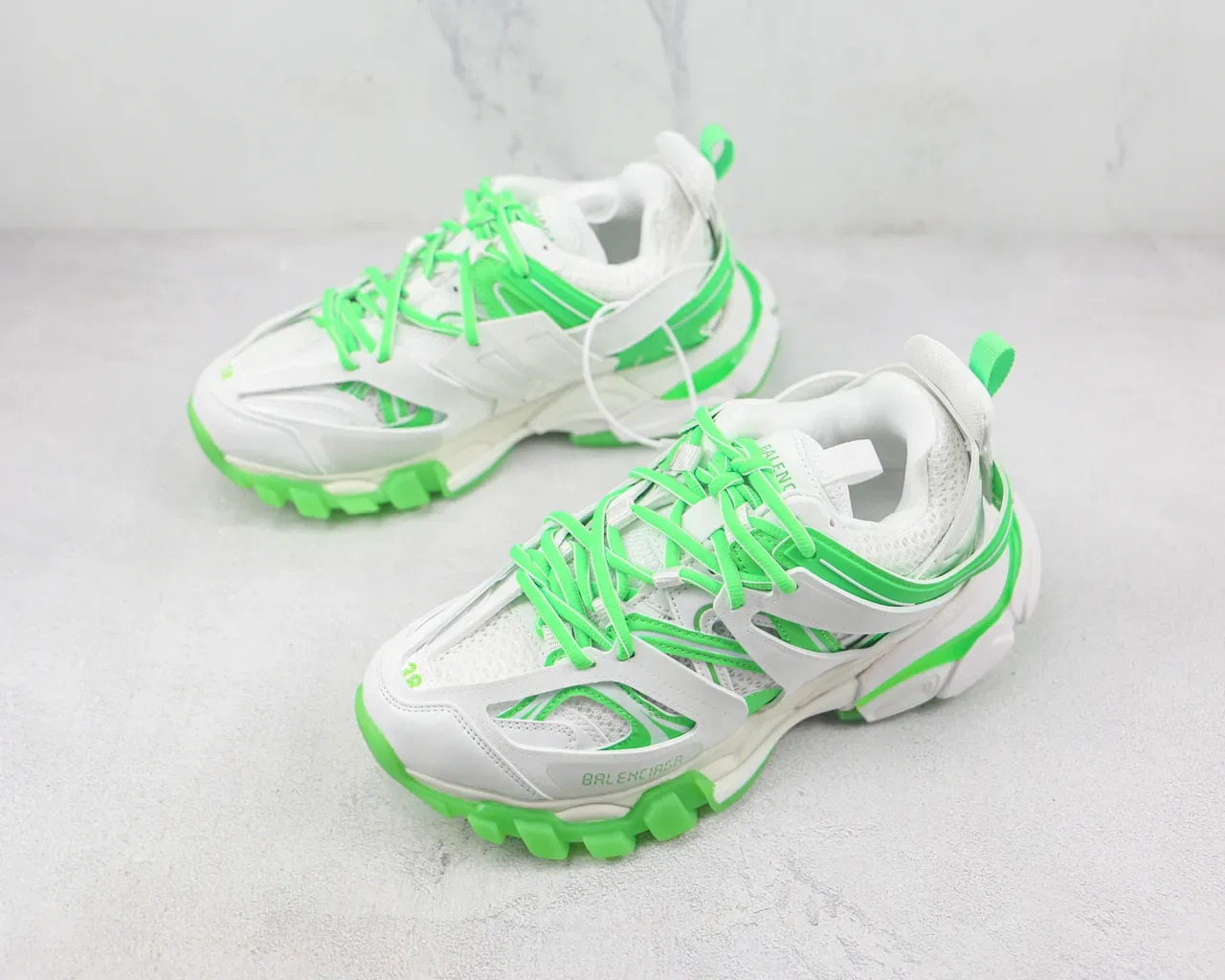 Balenciaga Track Trainer হোয়াইট এবং নিওন গ্রিন চাঙ্কি স্নিকার্স 4