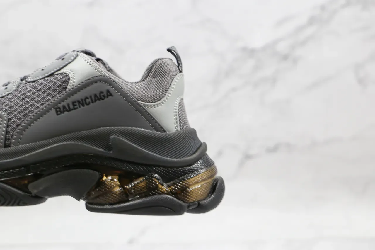 Balenciaga Triple S Cinza e Preto Tênis Chunky 3