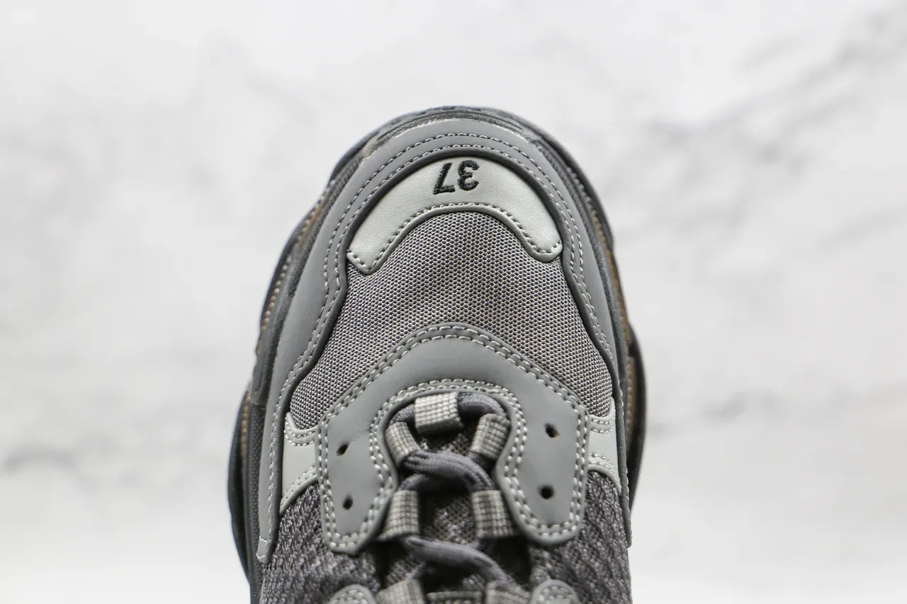 Balenciaga Triple S Cinza e Preto Tênis Chunky 5