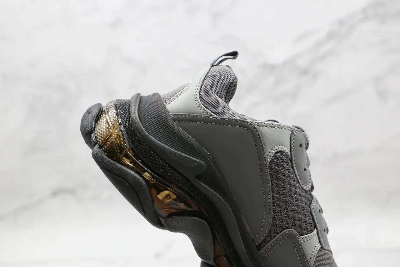 Balenciaga Triple S Cinza e Preto Tênis Chunky 6