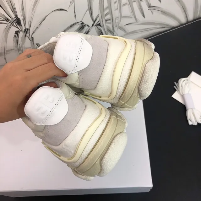 Balenciaga Triple S Off-White Beige zapatillas chunky 4