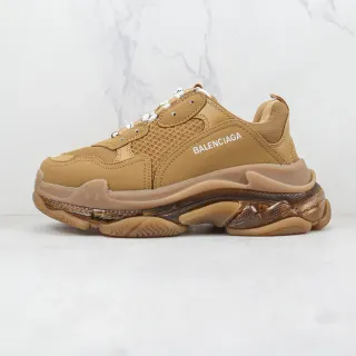 Balenciaga Triple S टैन चंकी स्नीकर