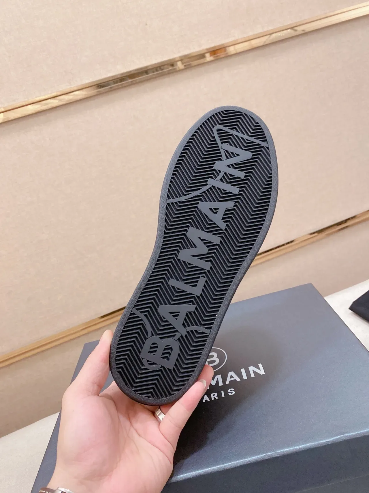 Balmain B-Court Sneaker Lifestyle Preto High-Top Embossed Greek Key 2