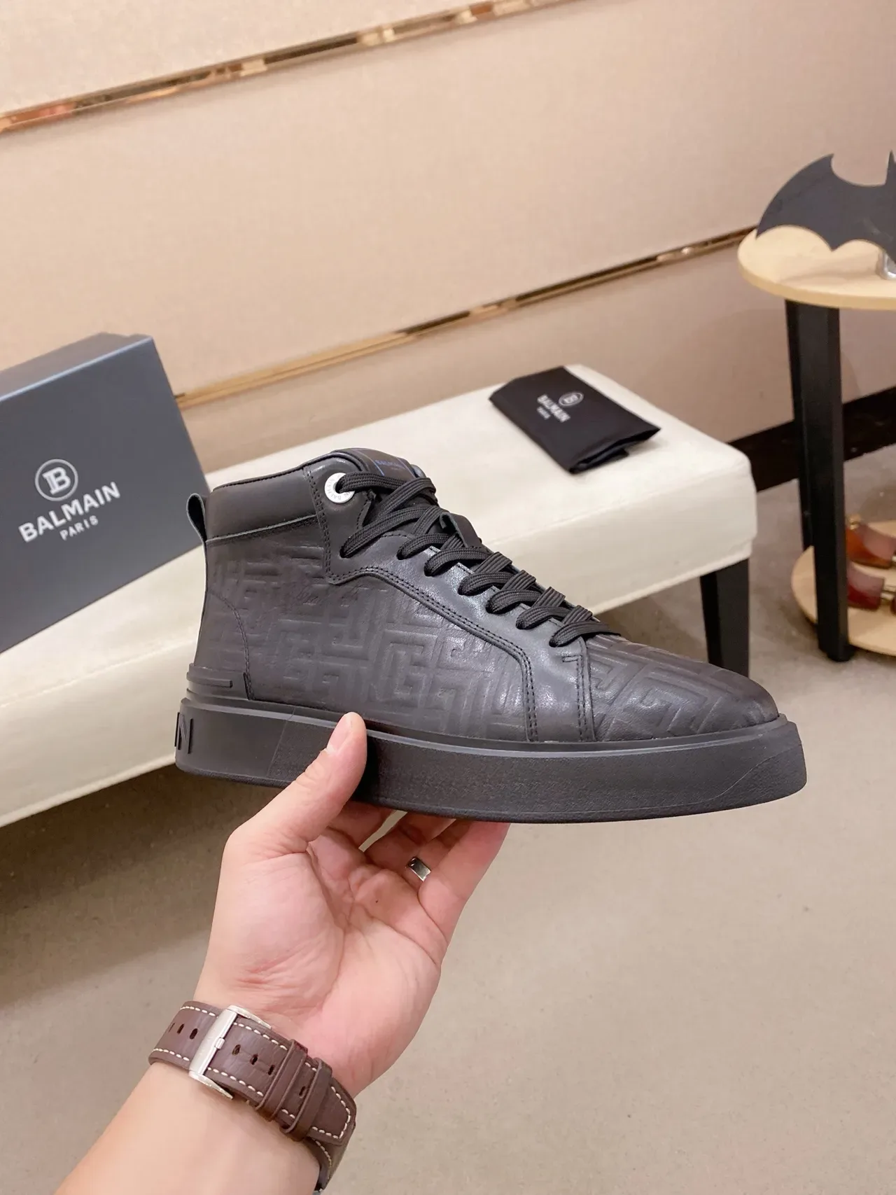 Balmain B-Court Sneaker Lifestyle Preto High-Top Embossed Greek Key 4