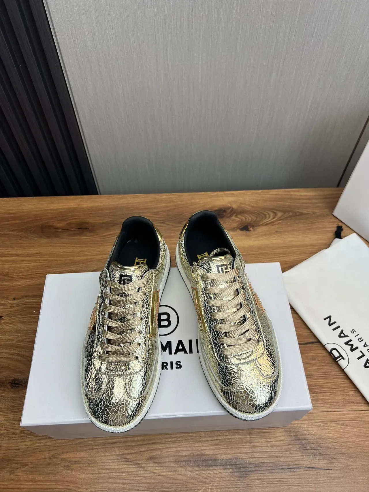 Balmain B-Court Sneakers Lifestyle Cuero Agrietado Metálico Oro Negro 2