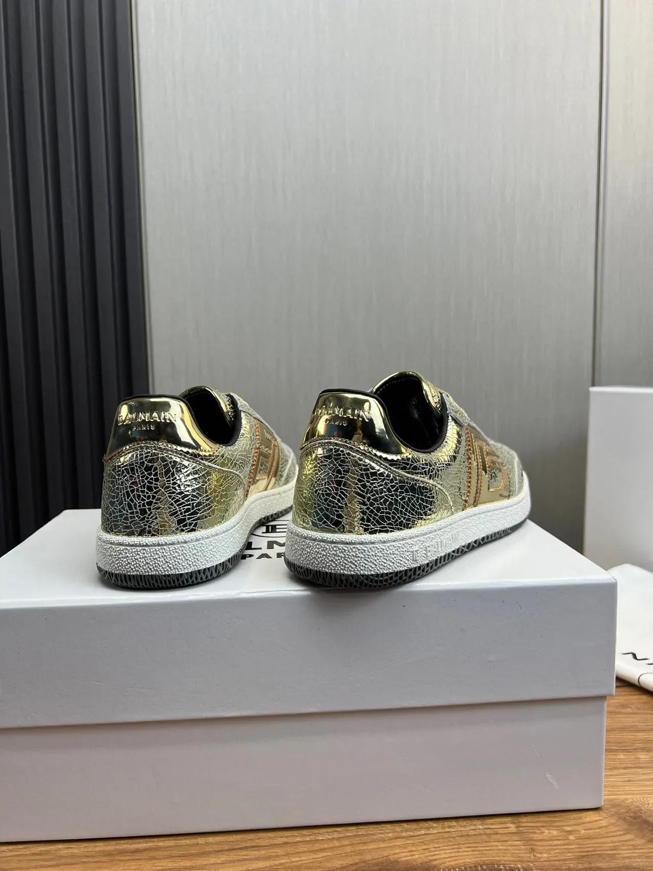 Balmain B-Court Sneakers Lifestyle Cuero Agrietado Metálico Oro Negro 5