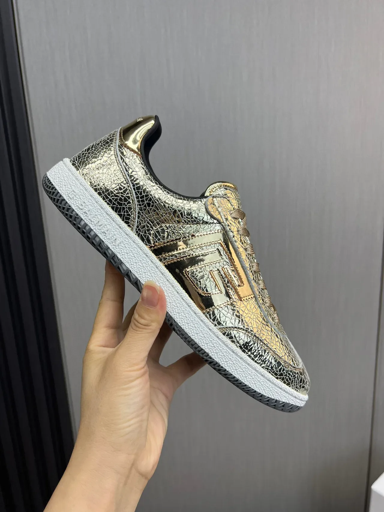 Balmain B-Court Sneakers Lifestyle Cuero Agrietado Metálico Oro Negro 7