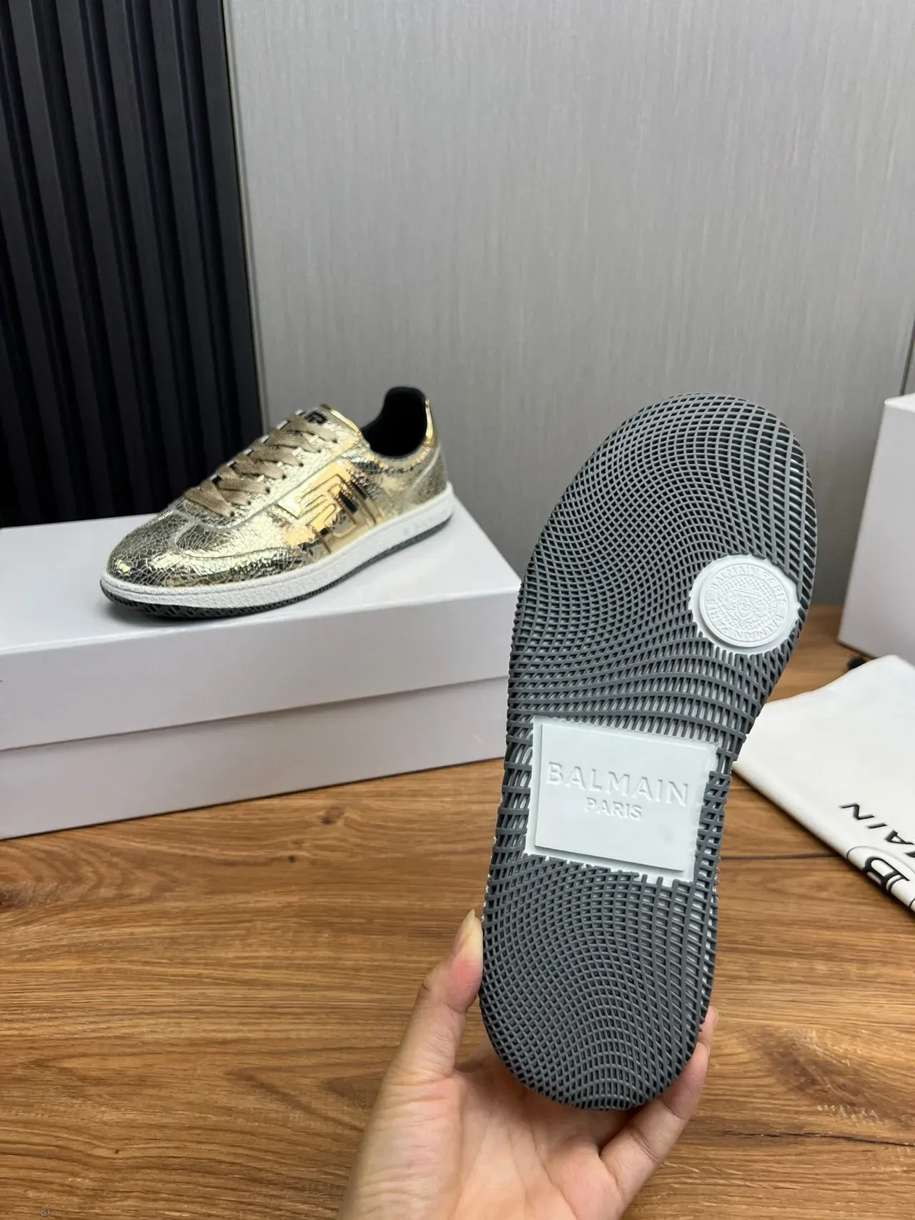 Balmain B-Court Sneakers Lifestyle Cuero Agrietado Metálico Oro Negro 10