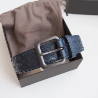 Bottega Veneta Intrecciato Cinto de couro cinza marinho tecido mate fivela de metal escovado