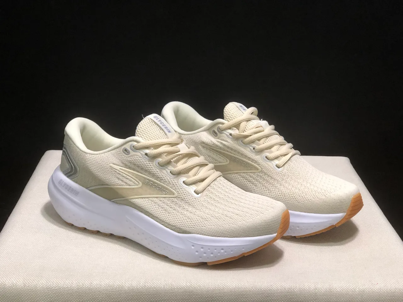 Brooks Glycerin Off-White and Gum Tênis de corrida 6