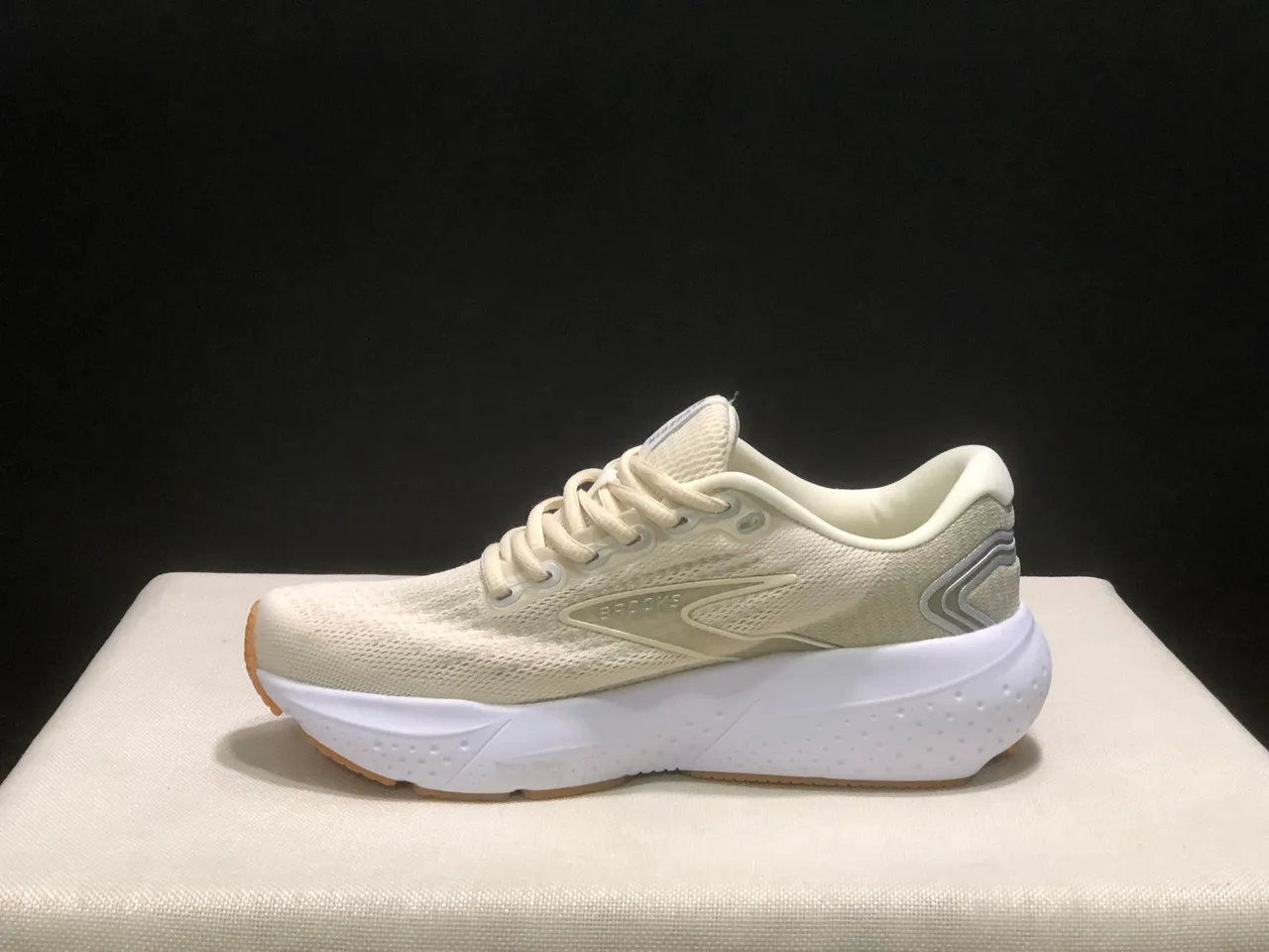 Brooks Glycerin Off-White and Gum Tênis de corrida 7