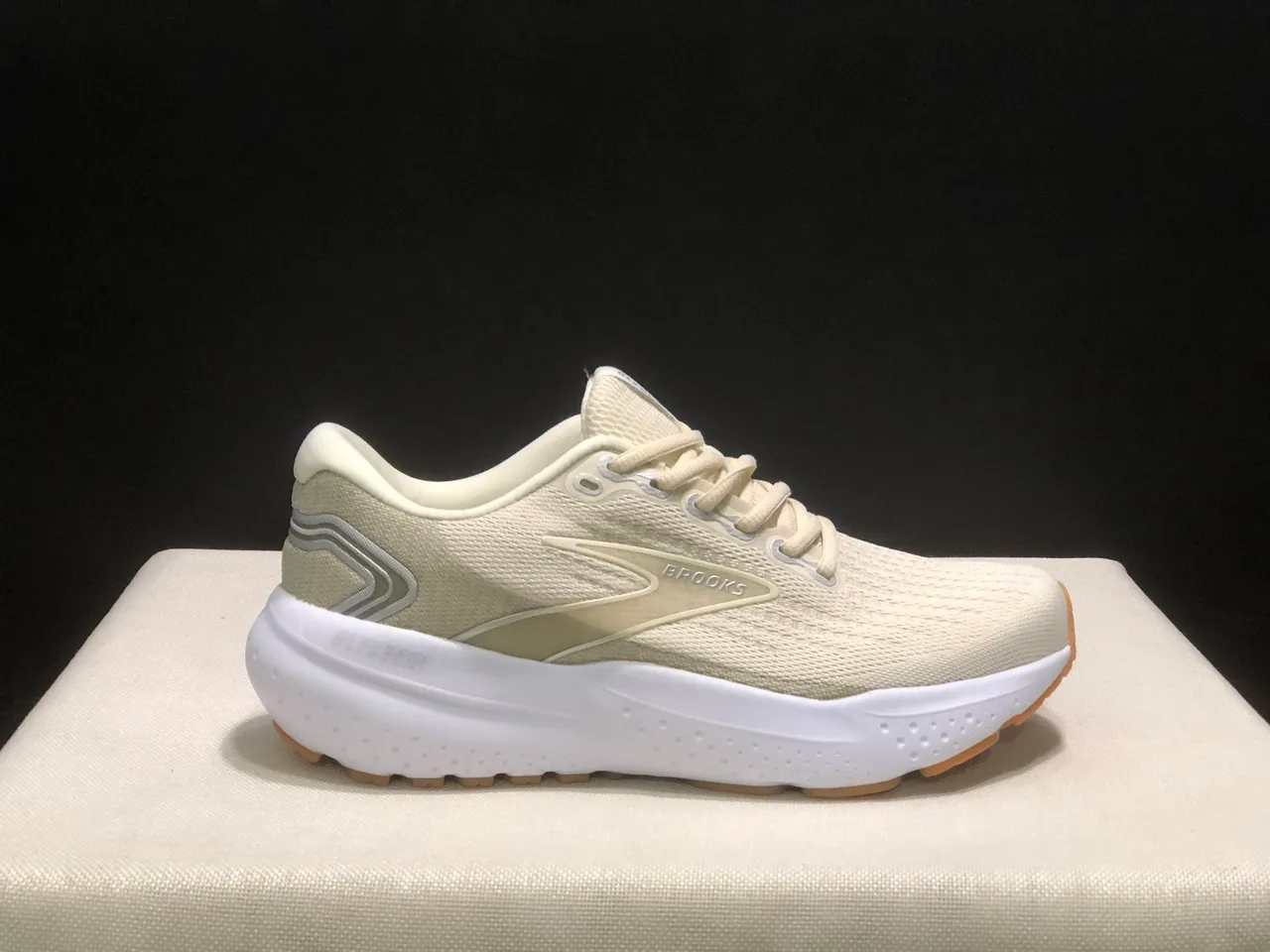 Brooks Glycerin Off-White and Gum Tênis de corrida 8