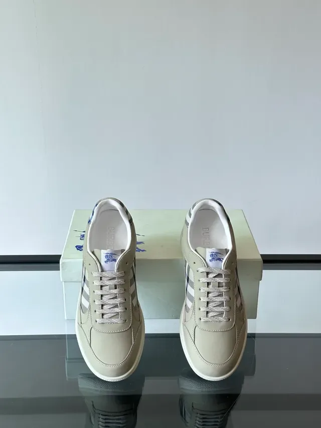 Burberry বেইজ কালো নিম্ন-ঊর্ধ্ব চামড়ার মতো উপর লাইফস্টাইল স্নিকার 4