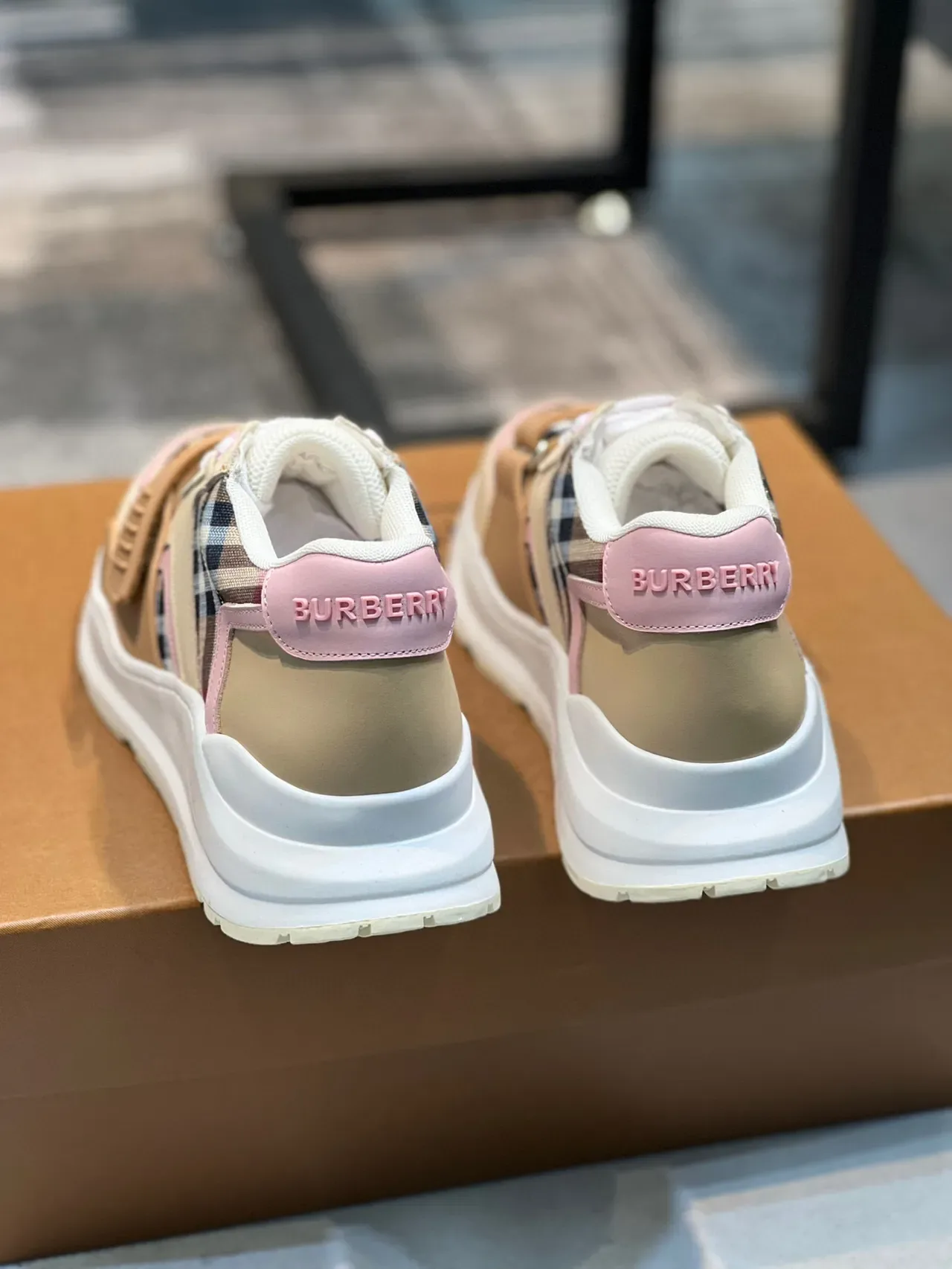 Burberry Beige Chaussures Chunky Semelle Rose Panneaux Tissu à Carreaux 2