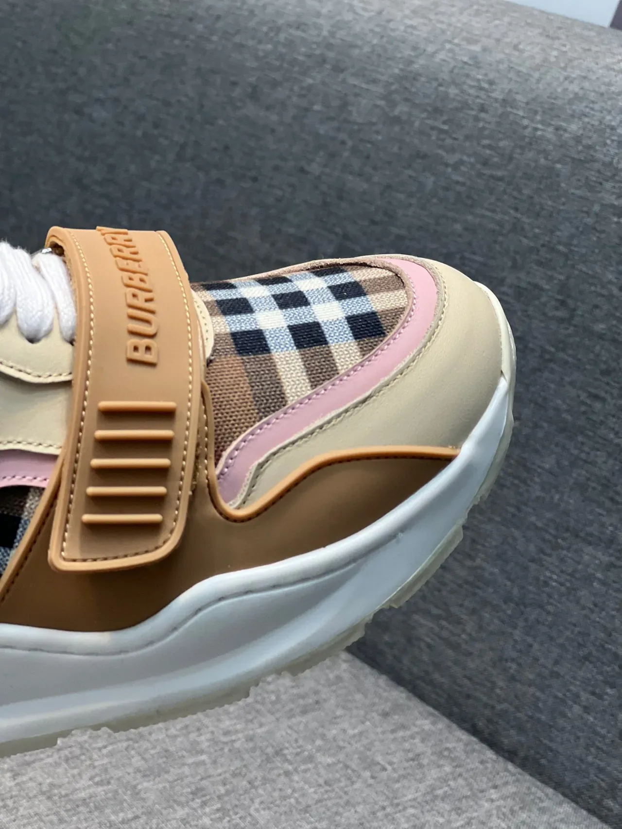 Burberry Beige Chaussures Chunky Semelle Rose Panneaux Tissu à Carreaux 3