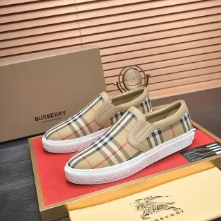 Burberry بيج أبيض سلايب أون باترون مربعات تيج كانفاس حذاء لايف ستايل