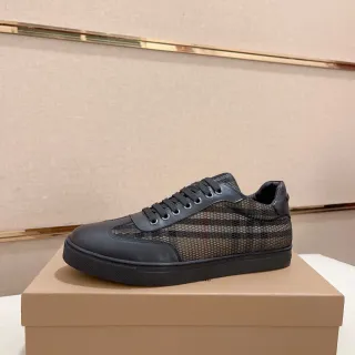 Burberry أحذية أسلوب حياة سوداء وبيج مع شبكة بانلز وحواف جلدية