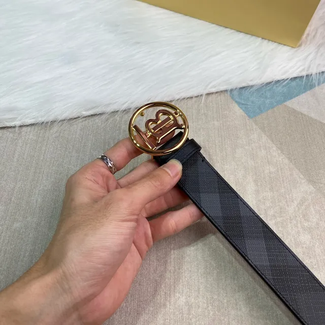 Burberry Knight 黑色房屋格纹皮革腰带 2