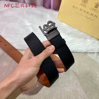 Burberry Knight Cinturón de cuero de grano de pez negro