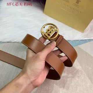 Burberry Knight Ceinture en Cuir Lisse Tan avec Boucle Circulaire de Monogramme Marron Doré