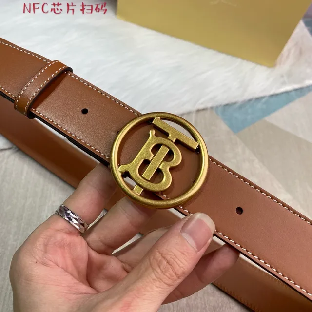 Burberry Knight Cinto de Couro Liso Tan com Fivela Circular de Monograma Marrom Dourado 4