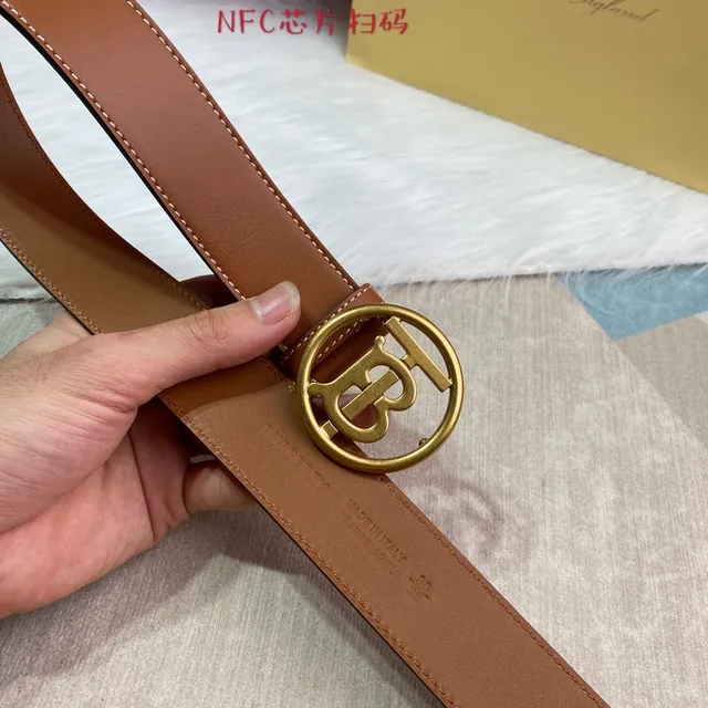 Burberry Knight Cinto de Couro Liso Tan com Fivela Circular de Monograma Marrom Dourado 7