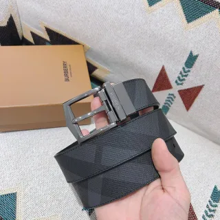 Burberry Chevalier Réversible Motif Géométrique à Carreaux Ceinture en Cuir
