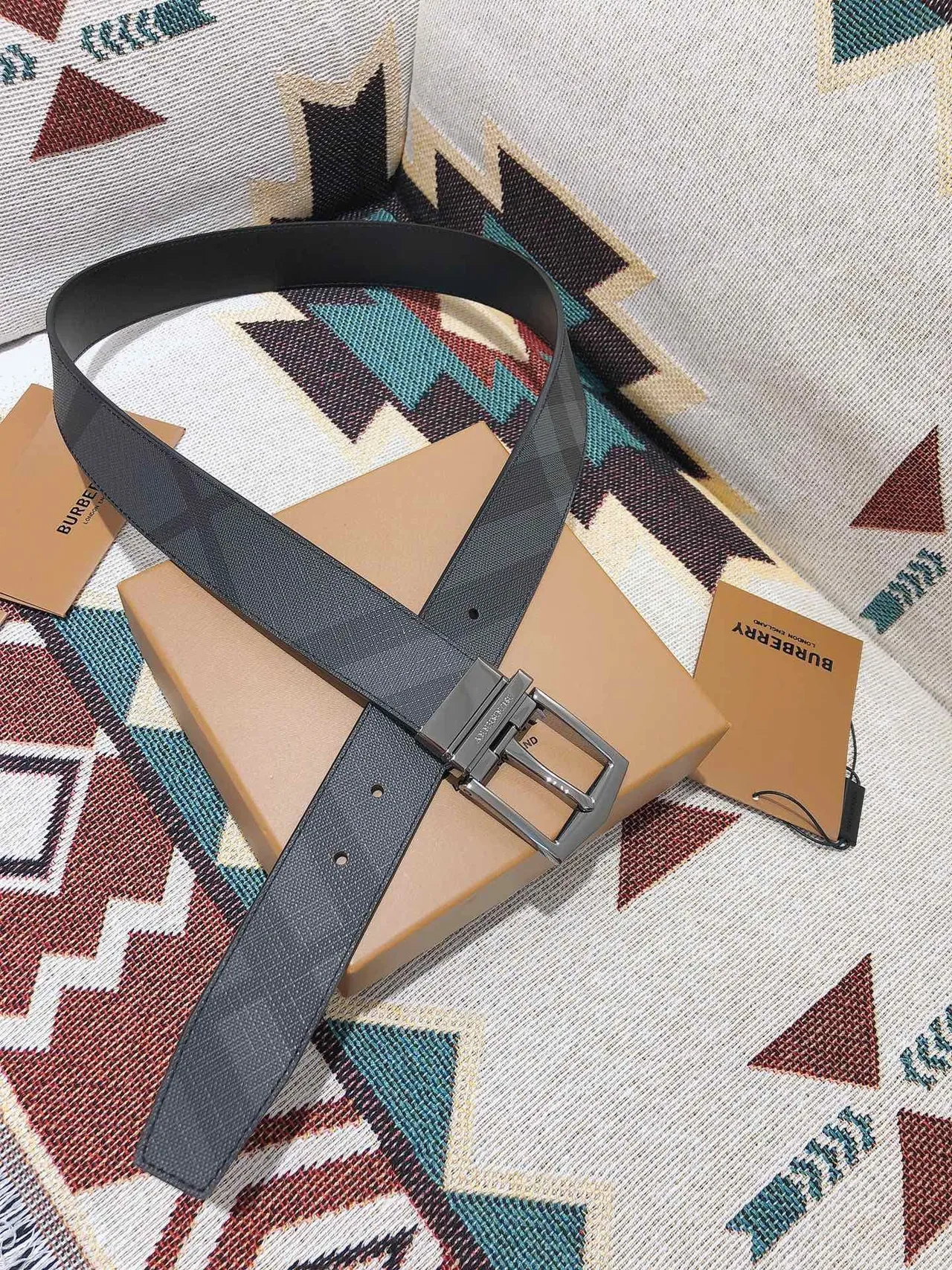Burberry নাইট উল্টনযোগ্য জ্যামেট্রিক চেক চামড়ার বেল্ট 3