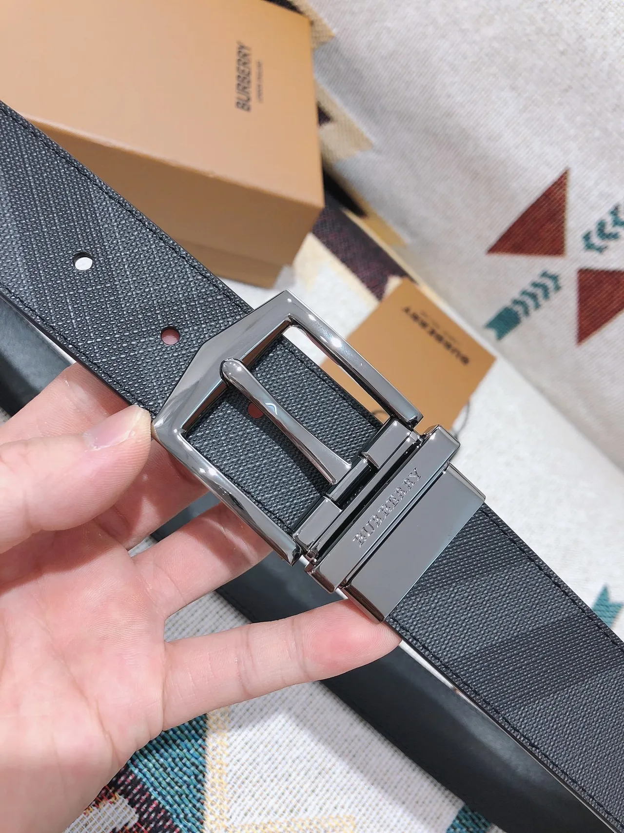 Burberry নাইট উল্টনযোগ্য জ্যামেট্রিক চেক চামড়ার বেল্ট 6