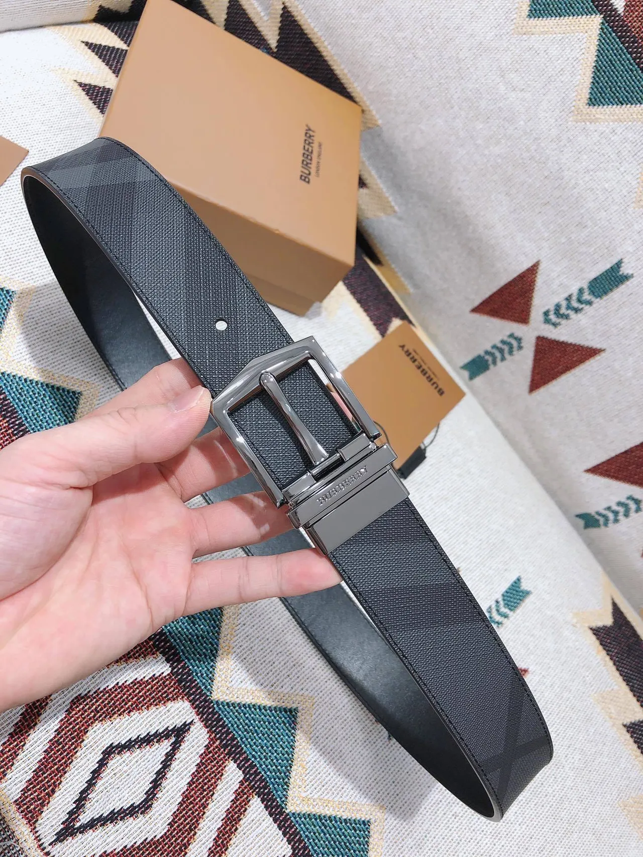 Burberry নাইট উল্টনযোগ্য জ্যামেট্রিক চেক চামড়ার বেল্ট 7