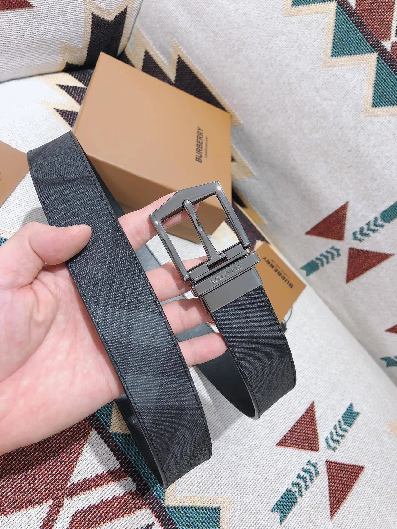 Burberry নাইট উল্টনযোগ্য জ্যামেট্রিক চেক চামড়ার বেল্ট 8